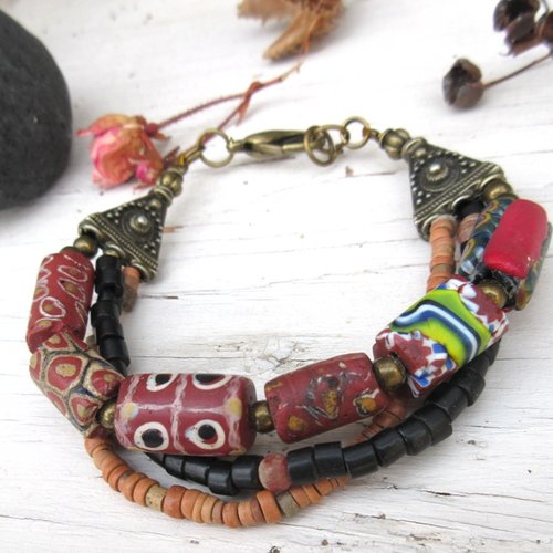 Un bracelet unisexe 3 rangs, style tribal, nomade et boho chic, perles anciennes millefiori ... : "echos de pierres"
