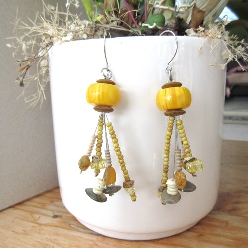 Les cordes de l'ame: des boucles d'oreille shabby chics avec ces perles diverses en ambre de la baltique ..