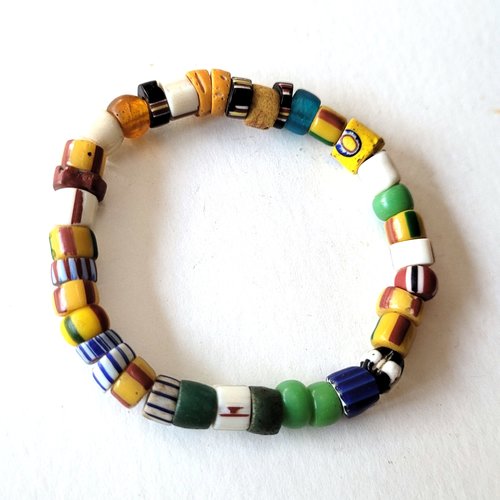 Un bracelet ethnique nature unisexe ajustable avec de superbes perles anciennes en verre d'afrique ...: "rythmes ondoyants"