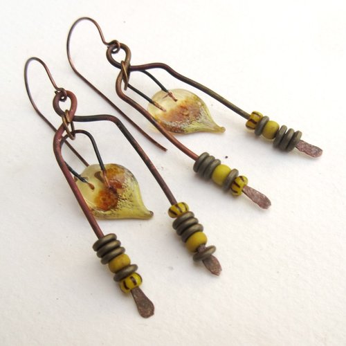 Boucles d'oreille primitives rustiques avec lampworks artisanales : "sonate d' eté"