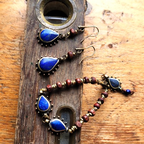 Une parure afghane bracelet et boucles d'oreille, tribale avec lapis lazuli et bois olivier : "parfums bohêmes"