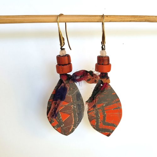 Des boucles d'oreille créations artisanales grungy, rustiques et tribes, breloques acier recyclé et perles afrique: "la bohême" !!!!!