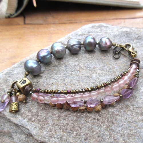 Un bracelet romantique, poétique avec perles fines , pour elle : "troubadours de la jeunesse"