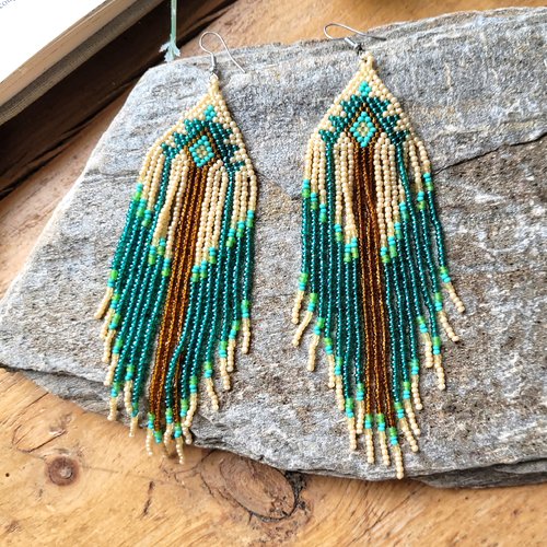 Vendu- des boucles d'oreille hippies amérindiennes bohèmes en perles tissées .... : "mémoires indiennes"