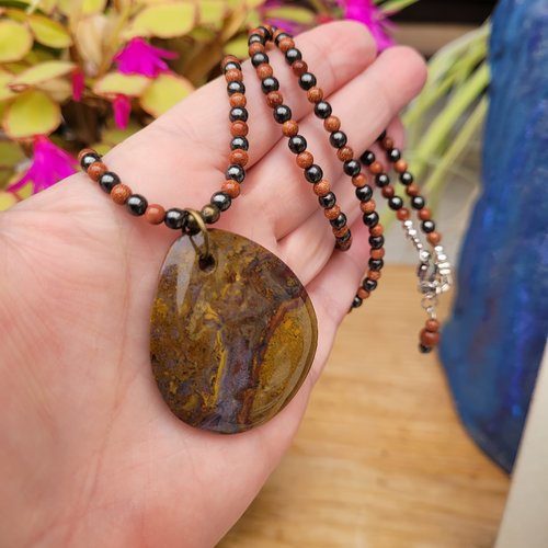Un collier minimaliste avec superbe cabochon agate , perles fines pierre du soleil et onyx : "passion composée" !!!!!!