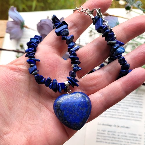 Un collier pour dames ou messieurs, chic et citadin en lapis lazuli afghanistan avec pendentif coeur lapis ....: "tendresse bleue"