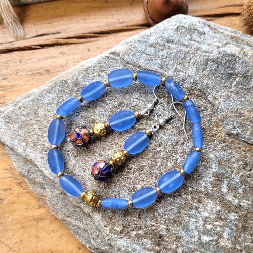Un petit prix pour cette parure bracelet et boucles d'oreille shabby chic avec perles verre indonésie et perles cloisonnées  ...