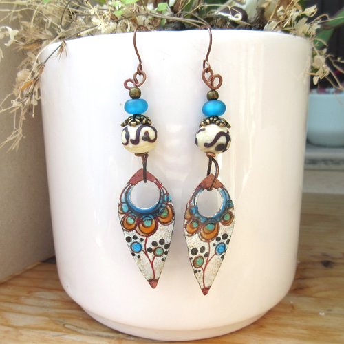 Un bouquet de fleurs pour ces boucles d'oreille shabby chics avec émail artisanal !!!!! : "le bleu en brindilles"
