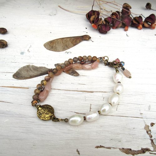 Bracelet boho chic  contemporain avec perles fines , pierre de lune: "des bulles de rêverie'