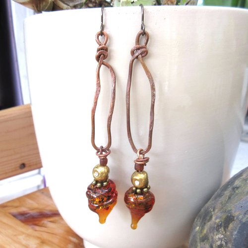 Des boucles d'oreille baroques avec perles chunky organic mushroom lampwork verre headpins psilocybe : "le monde a l'envers "ambre ....