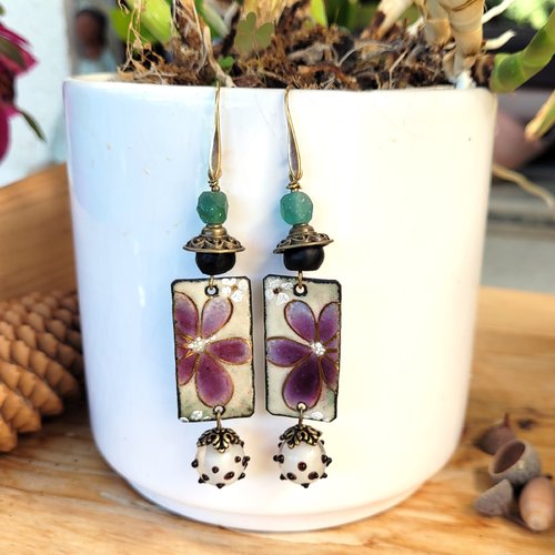 Des boucles d'oreille natures avec charme émail artisanal fleurs et verre époque romane...  !!!!  : "horizons de joie"