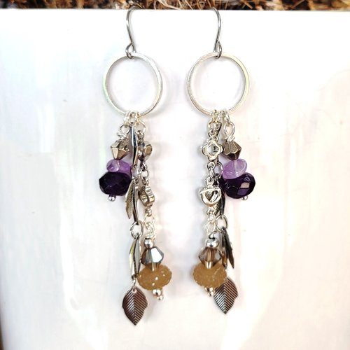 Merveilleuses boucles d'oreille tribales et primitives, un peu bohème aussi : "modulations du temps"