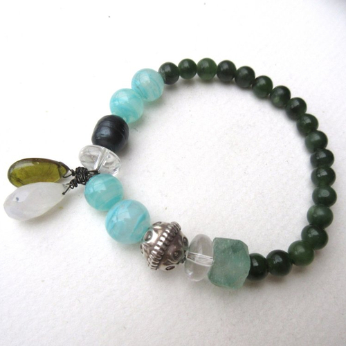 Un bouquet de pierres fines pour ce bracelet amérindien unisexe 2 rangs tribal, chic et zen : "des résonances vibratoires" ....