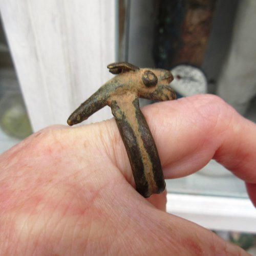 Côté vintage : une bague ancienne en laiton lobi afrique, divination poisson- taille 65, burkina faso- art tribal