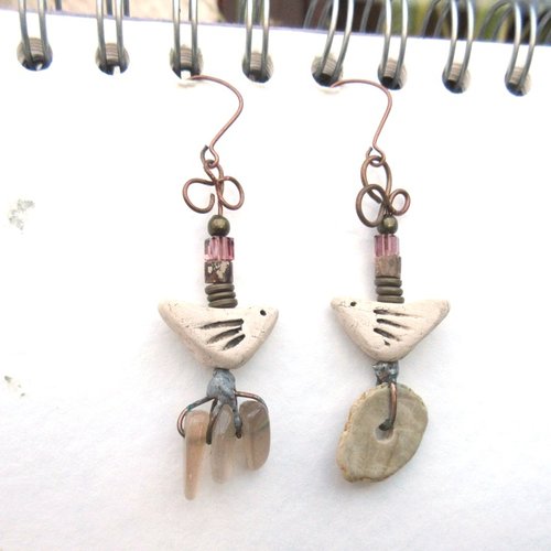 Permanence des temps : boucles d'oreille asymétriques bobo chics avec headpins étain en os  ....