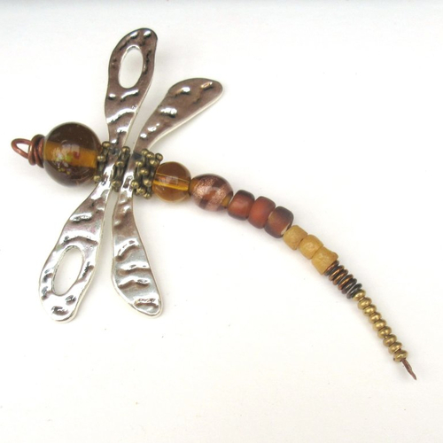 La libellule des villes : pendentif, bijou de sac , petit grigri ...  :  à vous de choisir !!!!!