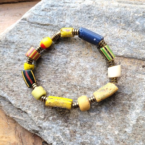 Un bracelet ethnique ajustable aux couleurs ravissantes avec ces perles anciennes du mali: "des contrastes visuels"