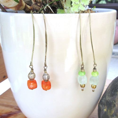 Cubes de cornaline ou cubes de préhnite pour ces boucles d'oreille minimalistes: à vous de choisir ! : "filet d'emotions"