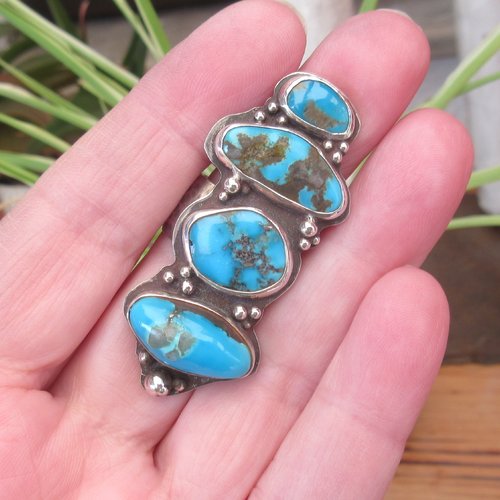 Une bague ajustable en argent massif 925 avec 4 cabochons turquoise du névada ... !!!! : du côté vintage
