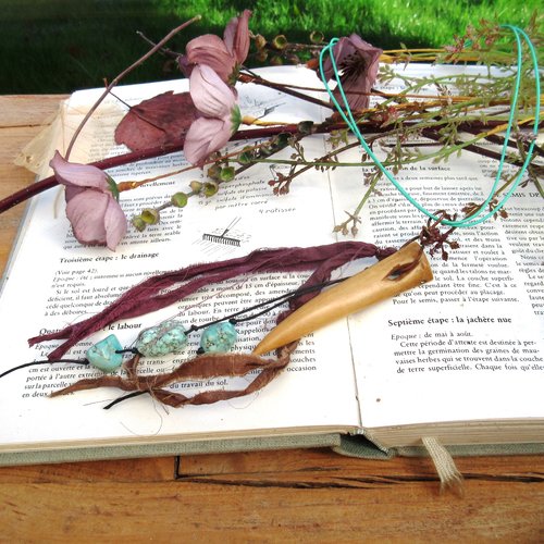 Un collier grigris de légendes avec turquoise et amulette os africaine de collections : "support de l'esprit "