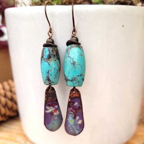 Boucles d'oreille romantiques, précieuses, intemporelles avec émail artisanal et perle tonneau turquoise  .... :"esprit vagabond"