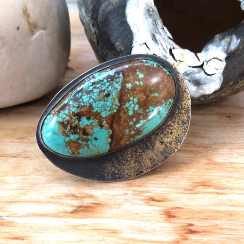 Une bague argent massif 925 avec pépites d'or et un splendide cabochon rare turquoise mine 8  .... pour le côté vintage !!!!
