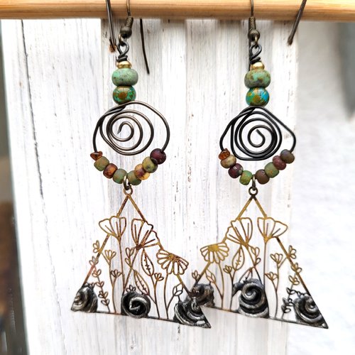 Boucles d'oreille hétéroclites pour femmes élégantes: breloques dentelles laiton étain : "femme amoureuse..."
