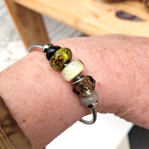 Prix sympathique pour ce superbe bracelet mémoire, unisexe avec perles de style pandora , perle pierre de lune...