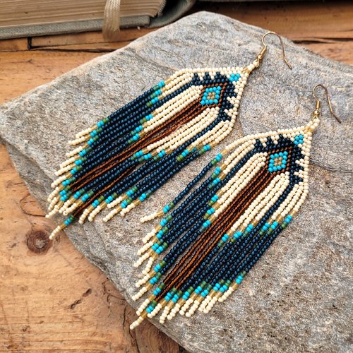 Vendu- des boucles d'oreille hippies amérindiennes bohèmes en perles tissées: "mémoires indiennes"