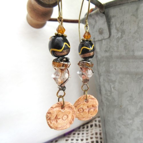 Headpins d'artiste pour ces boucles d'oreille citadines et ethniques : "imagination matérielle !!!!! "