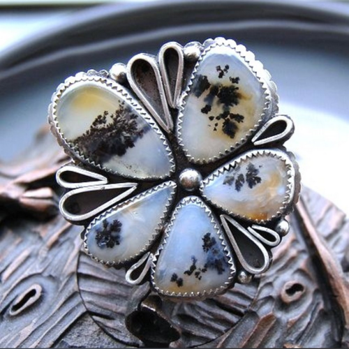 Une exceptionnelle et incroyable bague de créateur, en argent 925 , avec 5 cabochons d'agate dendritique ...