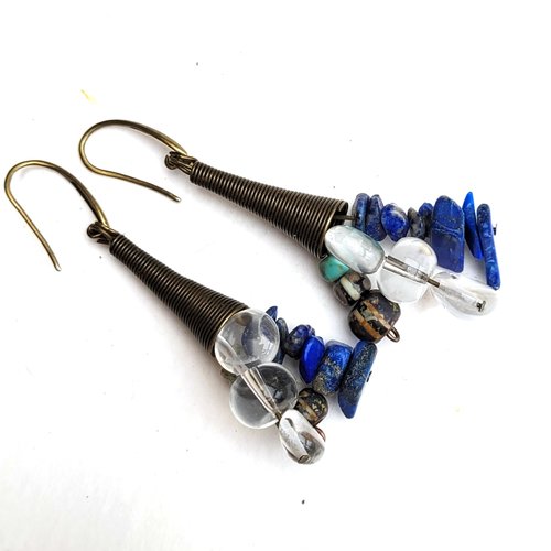 Boucles d'oreille éclectiques avec pierres semi-précieuses, lapis lazuli, cristal de quartz  ..:" les ensorceleuses"  !!!
