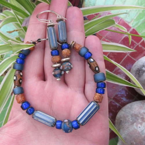 Parure racée boucles d'oreille et bracelet avec perles ethniques : "des horizons lointains"