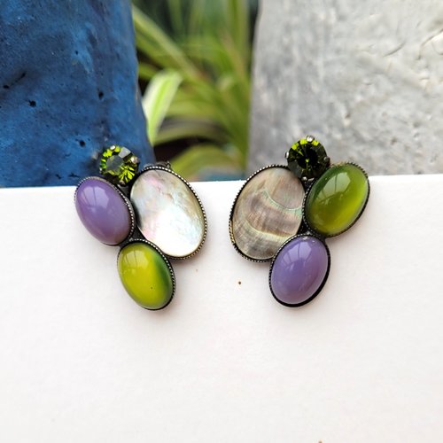 Côté vintage : des boucles d'oreille clips "gian paolo maria- paris", avec perles fines, nacre .. .