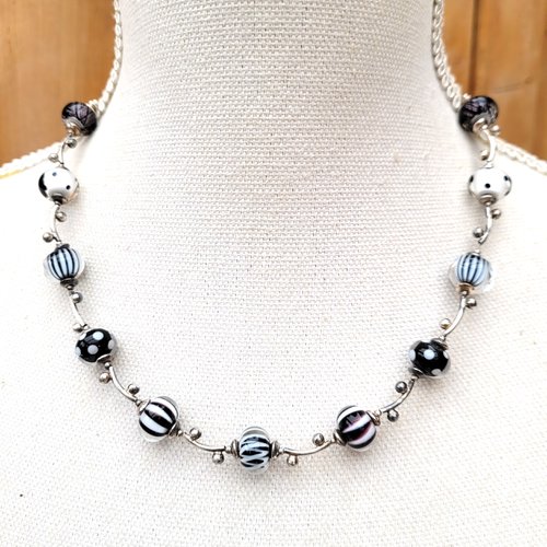 Un collier poétique avec perles filées au chalumeau, cadeau de rêve pour elle : "la bohême" ...