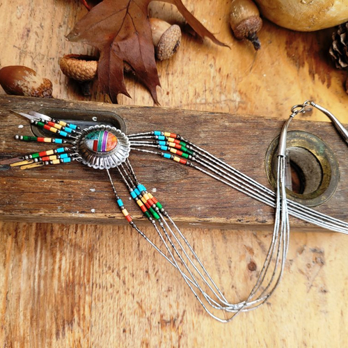 Un collier zuni 5 rangs, style amérindien sud-ouest -argent 925, turquoise, corail, etc : "chants des steppes"