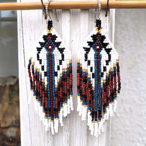 Des boucles d'oreille hippies amérindiennes bohèmes en perles tissées: "souvenances indiennes"