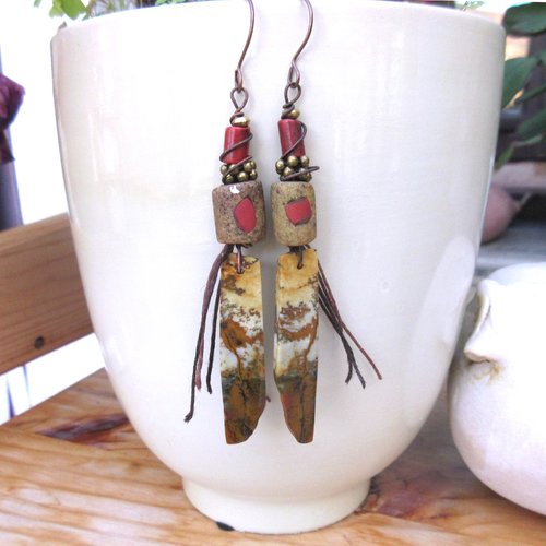 Des perles d'exception pour ces incroyables boucles d'oreille tribales boho chics : "des etoiles que le soleil eclaire"