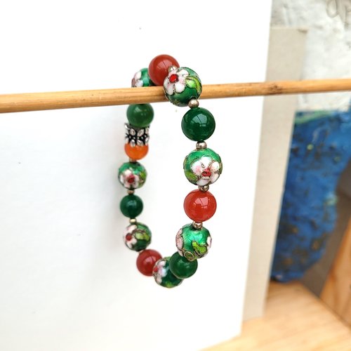 Un bracelet ethnique tribal et unisexe avec perles cloisonnées , perles cornaline et calcédoine : "une troublante féerie"