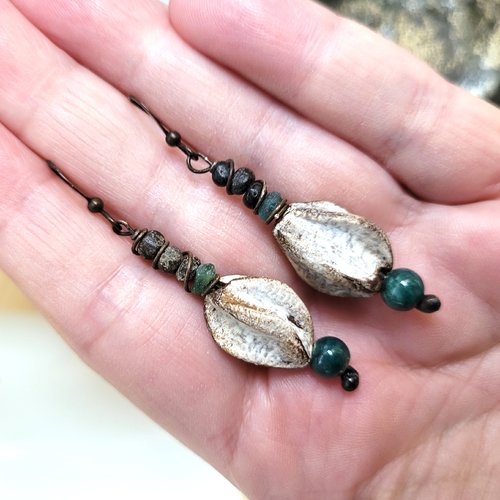 Boucles d'oreille zen, bohèmes et tribes avec perles djenné nila, verre tchèque étain et céramique artisanale : "poésie des pré