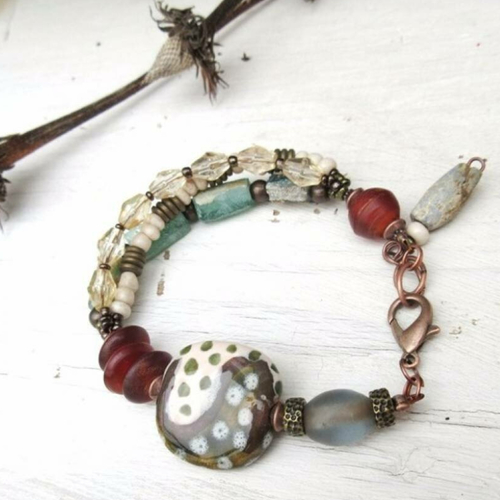 Un bracelet 3 rangs tribal, ethnique avec la belle perle kazuri ...: le temps d'une pause !!!!!"