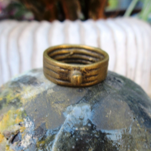 Côté vintage : une bague d'amitié unisexe , ancienne en laiton lobi afrique - taille 57-58 du burkina faso