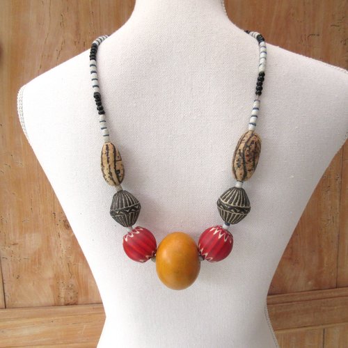 Un collier d'exception authentique d'afrique avec perles vénitiennes chevrons, ambre ... : "une vieille civilisation"