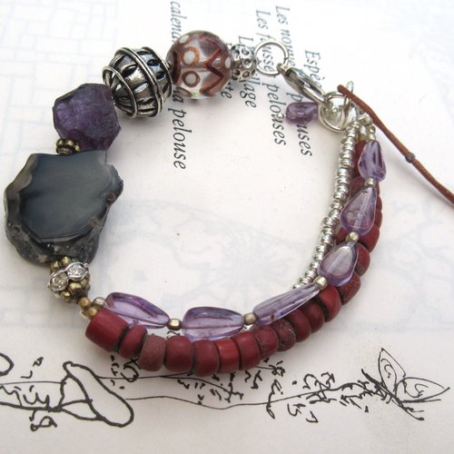 Un bracelet tribal contemporain chic citadin avec améthyste en forme de coeur .. : "une odeur enivrante"