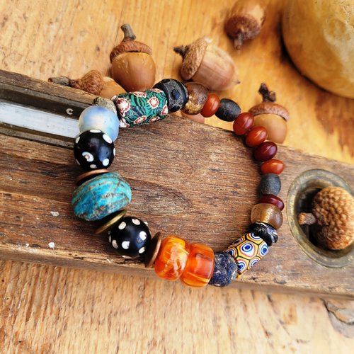 Un bracelet unisexe avec perles de collection d'afrique "african trade beads" ... : "vibrations intemporelles"
