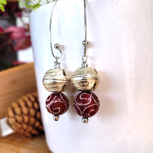 Des boucles d'oreille avec perles argent berbère du maroc , perles anciennes cornaline sculptée,... :  "les flirteuses .. !!!!"