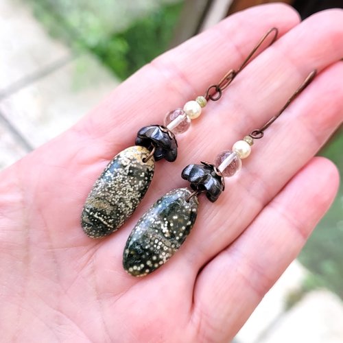 Des boucles d'oreille natures avec cabochons jaspe pour le plaisir des yeux : "pluie d'océan"