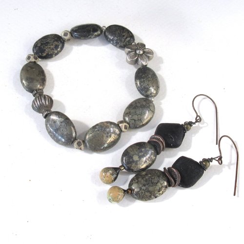 Une parure tribale boho chic bracelet et boucles d'oreilles avec pyrite ... : "echos d'emotions"