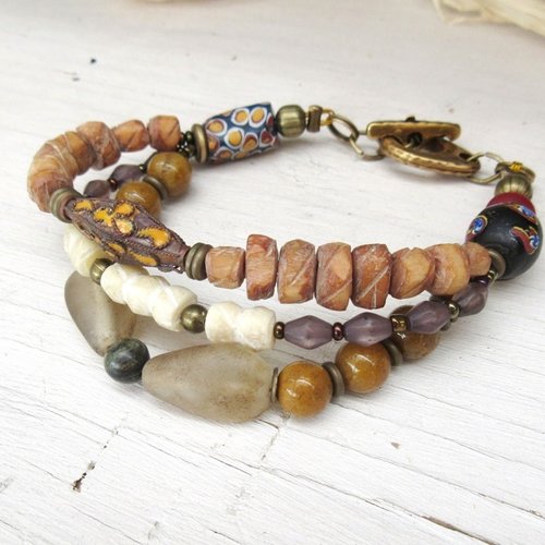 Un bracelet ethnique et citadin 3 rangs avec perles millefiori venise : "des brises d'aurore "