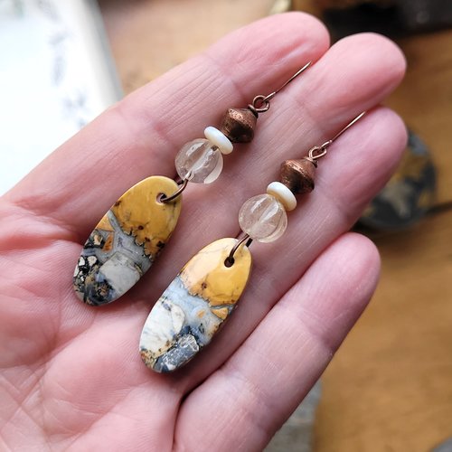 Des boucles d'oreille romantiques, chics, citadines ... avec cabochon en maligano !!! : "charmes aériens"